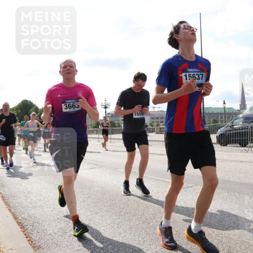 29.06.2025 - hella hamburg halbmarathon Lena Gebhardt http://msf.ph/oto/8358992 29.06.2025 10:01:32 Lombardsbrücke 649, 201, 3663, 15550, 15637, 3191, 1130, 1184, 1329, 1387, 1420, 1464, 1653, 1722, 1724, 1729, 1881, 1940, 2006, 2091, 2167, 2354, 2363, 2490, 2591, 2806, 2936, 2957, 3039, 3199, 3425, 3663, 4068, 4249, 4319, 4322, 4328, 4370, 4649, 4663, 5547, 5570, 5602, 5603, 5675, 6087, 6281, 0000, 6302, 6487, 6591, 6835, 6921, 6924, 7287, 7846, 8030, 8045, 8046, 8191, 8392, 8578, 8691, 8822, 8926, 9932, 10281, 10301, 10383, 10576, 10915, 11043, 11465 meine-sportfotos.de