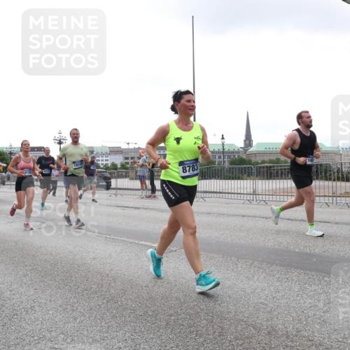 29.06.2025 - hella hamburg halbmarathon Lena Gebhardt http://msf.ph/oto/8359118 29.06.2025 10:39:08 Lombardsbrücke 10072, 9139, 4410, 1913, 8783, 56, 1232, 1390, 1451, 1760, 1856, 1883, 2092, 2524, 2534, 2571, 2574, 2693, 2843, 2893, 2998, 3275, 3307, 3353, 3727, 3745, 3927, 4257, 4259, 4260, 4320, 4410, 4523, 4603, 4659, 4855, 4882, 4964, 5913, 6062, 6112, 6342, 6343, 6611, 7263, 7341, 7501, 7506, 7524, 7589, 7815, 7849, 8203, 8243, 8367, 8457, 8783, 9393, 9420, 9446, 9708, 9974, 9977, 10001, 10072, 10315, 10516, 10554, 13060 meine-sportfotos.de