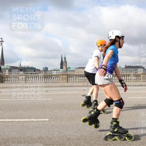 29.06.2025 - hella hamburg halbmarathon Lena Gebhardt http://msf.ph/oto/8359123 29.06.2025 09:09:36 Lombardsbrücke 21 meine-sportfotos.de