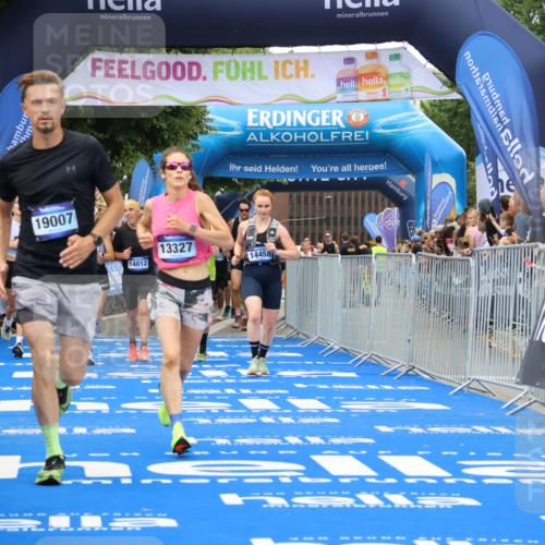 29.06.2025 - hella hamburg halbmarathon Strokosch-Dieckow http://msf.ph/oto/8359142 29.06.2025 10:51:35 Ziel 1335, 5008, 7943, 10691, 13327, 13403, 14012, 14458, 15496, 15899, 19007, 19020 meine-sportfotos.de