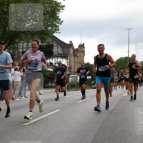 29.06.2025 - hella hamburg halbmarathon Yannick Fuchs http://msf.ph/oto/8359162 29.06.2025 10:53:09 20KM 1285, 1642, 2006, 2348, 2584, 2677, 2957, 2978, 3181, 3279, 3983, 4088, 4592, 5347, 5633, 5885, 6087, 6202, 6208, 6220, 6438, 6636, 6997, 7031, 7223, 7476, 8290, 8929, 9655, 10036, 10759, 10896, 10943, 11935, 11938, 12206, 12261, 12564, 12633, 12862, 13407, 13583, 13761, 14375, 14567, 14631, 14732, 14902, 14965, 15232, 15240, 15263, 15284, 15824, 16160, 16341, 16563, 16910, 16980, 17017, 17346, 17503, 17630, 18153, 18232, 18266, 18327, 18467, 18954, 19015, 19160 meine-sportfotos.de