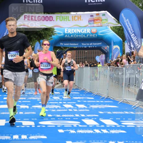 29.06.2025 - hella hamburg halbmarathon Strokosch-Dieckow http://msf.ph/oto/8359179 29.06.2025 10:51:35 Ziel 1335, 5008, 7943, 10691, 13327, 13403, 14012, 14458, 15496, 15899, 19007, 19020 meine-sportfotos.de