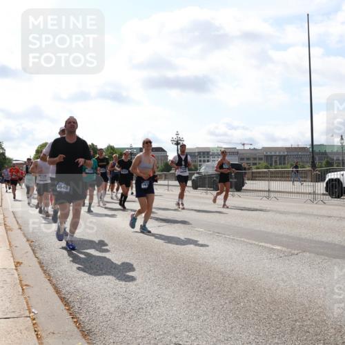 29.06.2025 - hella hamburg halbmarathon Lena Gebhardt http://msf.ph/oto/8359199 29.06.2025 10:01:33 Lombardsbrücke 4322, 4649, 13551, 50, 6281, 167, 1130, 1184, 1329, 1387, 1420, 1464, 1653, 1722, 1724, 1729, 1881, 1940, 2006, 2091, 2167, 2354, 2363, 2490, 2591, 2806, 2936, 2957, 3039, 3199, 3425, 3663, 4068, 4249, 4319, 4322, 4328, 4370, 4649, 4663, 5547, 5570, 5602, 5603, 5675, 6087, 6281, 0000, 6302, 6487, 6591, 6835, 6921, 6924, 7287, 7846, 8030, 8045, 8046, 8191, 8392, 8578, 8691, 8822, 8926, 9932, 10281, 10301, 10383, 10576, 10882, 10915, 11043, 11465 meine-sportfotos.de
