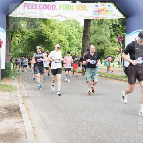 29.06.2025 - hella hamburg halbmarathon MichiJ http://msf.ph/oto/8359213 29.06.2025 10:42:27 Zwischen KM18-KM19 1834, 1877, 3794, 4616, 6891, 7976, 11638, 12523, 16008, 16108, 16176, 16334, 17603 meine-sportfotos.de