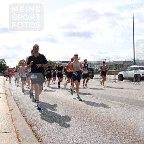 29.06.2025 - hella hamburg halbmarathon Lena Gebhardt http://msf.ph/oto/8359259 29.06.2025 10:01:33 Lombardsbrücke 4322, 4649, 6281, 1130, 1184, 1329, 1387, 1420, 1464, 1653, 1722, 1724, 1729, 1881, 1940, 2006, 2091, 2167, 2354, 2363, 2490, 2591, 2806, 2936, 2957, 3039, 3199, 3425, 3663, 4068, 4249, 4319, 4322, 4328, 4370, 4649, 4663, 5547, 5570, 5602, 5603, 5675, 6087, 6281, 0000, 6302, 6487, 6591, 6835, 6921, 6924, 7287, 7846, 8030, 8045, 8046, 8191, 8392, 8578, 8691, 8822, 8926, 9932, 10281, 10301, 10383, 10576, 10882, 10915, 11043, 11465 meine-sportfotos.de