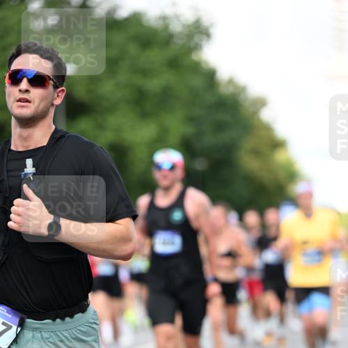 29.06.2025 - hella hamburg halbmarathon Dr. Thomas Lammeyer http://msf.ph/oto/8359297 29.06.2025 09:56:31 Kennedybrücke 1012, 1070, 1415, 1468, 1613, 1735, 1782, 2048, 2189, 2233, 2590, 2970, 3021, 3098, 3109, 3124, 3304, 3907, 3917, 3928, 4080, 4277, 4497, 4691, 4933, 4981, 5476, 5477, 5682, 6152, 6716, 7005, 7067, 7093, 7191, 7325, 7451, 7599, 7843, 7865, 8145, 8467, 8664, 8694, 8704, 8722, 9081, 9213, 9232, 9374, 9538, 9540, 10000, 10208, 10313, 10750, 10796, 10969, 11153, 11291, 11346 meine-sportfotos.de