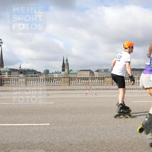 29.06.2025 - hella hamburg halbmarathon Lena Gebhardt http://msf.ph/oto/8359299 29.06.2025 09:09:37 Lombardsbrücke 300, 20380, 1521, 52 meine-sportfotos.de