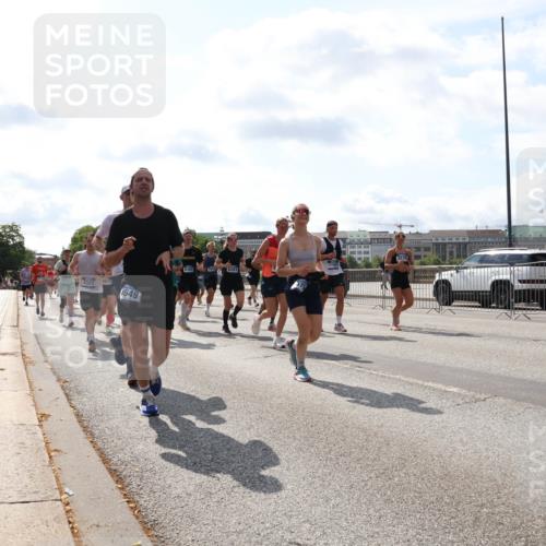 29.06.2025 - hella hamburg halbmarathon Lena Gebhardt http://msf.ph/oto/8359301 29.06.2025 10:01:33 Lombardsbrücke 4322, 1649, 6281, 17449, 1130, 1184, 1329, 1387, 1420, 1464, 1653, 1722, 1724, 1729, 1881, 1940, 2006, 2091, 2167, 2354, 2363, 2490, 2591, 2806, 2936, 2957, 3039, 3199, 3425, 3663, 4068, 4249, 4319, 4322, 4328, 4370, 4649, 4663, 5547, 5570, 5602, 5603, 5675, 6087, 6281, 0000, 6302, 6487, 6591, 6835, 6921, 6924, 7287, 7846, 8030, 8045, 8046, 8191, 8392, 8578, 8691, 8822, 8926, 9932, 10281, 10301, 10383, 10576, 10882, 10915, 11043, 11465 meine-sportfotos.de