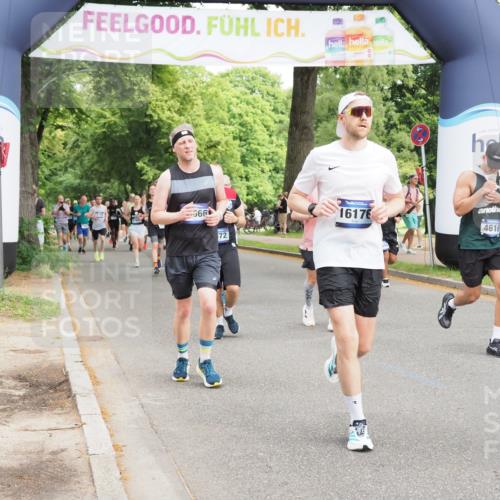 29.06.2025 - hella hamburg halbmarathon MichiJ http://msf.ph/oto/8359307 29.06.2025 10:42:29 Zwischen KM18-KM19 1834, 1877, 4616, 4772, 6891, 7594, 7976, 12523, 12544, 13666, 14365, 16108, 16176, 16334, 17603, 17740, 17940, 18495 meine-sportfotos.de
