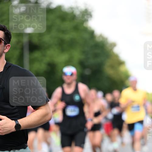 29.06.2025 - hella hamburg halbmarathon Dr. Thomas Lammeyer http://msf.ph/oto/8359316 29.06.2025 09:56:31 Kennedybrücke 1012, 1070, 1415, 1468, 1613, 1735, 1782, 2048, 2189, 2233, 2590, 2970, 3021, 3098, 3109, 3124, 3304, 3907, 3917, 3928, 4080, 4277, 4497, 4691, 4933, 4981, 5476, 5477, 5682, 6152, 6716, 7005, 7067, 7093, 7191, 7325, 7451, 7599, 7843, 7865, 8145, 8467, 8664, 8694, 8704, 8722, 9081, 9213, 9232, 9374, 9538, 9540, 10000, 10208, 10313, 10750, 10796, 10969, 11153, 11291, 11346 meine-sportfotos.de