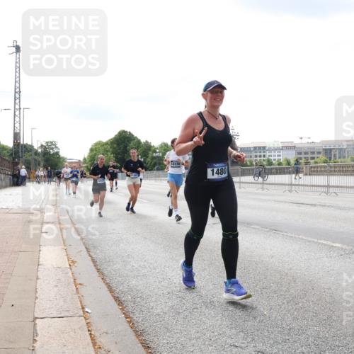 29.06.2025 - hella hamburg halbmarathon Lena Gebhardt http://msf.ph/oto/8359322 29.06.2025 10:14:04 Lombardsbrücke 18236, 1480, 1131, 1194, 1480, 1890, 2359, 2721, 2904, 2987, 3939, 4001, 4032, 4795, 4962, 5232, 5631, 5719, 6026, 6089, 6287, 6710, 6717, 7209, 7442, 7462, 7913, 7991, 8001, 8057, 8409, 8673, 8892, 9128, 9631, 9845, 9886, 10442, 10443, 10977, 11441, 11987, 12313, 12797, 12928, 12929, 12938, 13285, 13788, 14488, 15085, 15482, 15721, 15722, 15840, 16491, 17439, 17472, 17985, 18041, 18236, 18239 meine-sportfotos.de