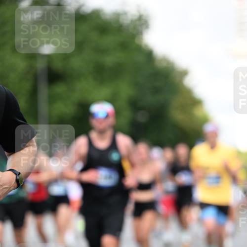 29.06.2025 - hella hamburg halbmarathon Dr. Thomas Lammeyer http://msf.ph/oto/8359367 29.06.2025 09:56:31 Kennedybrücke 1012, 1070, 1415, 1468, 1613, 1735, 1782, 2048, 2189, 2233, 2590, 2970, 3021, 3098, 3109, 3124, 3304, 3907, 3917, 3928, 4080, 4277, 4497, 4691, 4933, 4981, 5476, 5477, 5682, 6152, 6716, 7005, 7067, 7093, 7191, 7325, 7451, 7599, 7843, 7865, 8145, 8467, 8664, 8694, 8704, 8722, 9081, 9213, 9232, 9374, 9538, 9540, 10000, 10208, 10313, 10750, 10796, 10969, 11153, 11291, 11346 meine-sportfotos.de