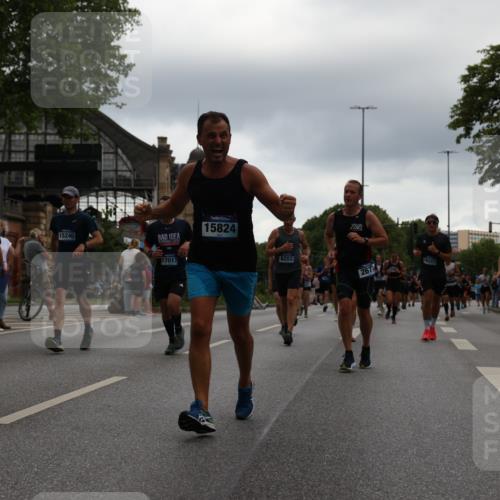 29.06.2025 - hella hamburg halbmarathon Yannick Fuchs http://msf.ph/oto/8359398 29.06.2025 10:53:09 20KM 1285, 1642, 2006, 2348, 2584, 2677, 2957, 2978, 3181, 3279, 3983, 4088, 4592, 5347, 5633, 5885, 6087, 6202, 6208, 6220, 6438, 6636, 6997, 7031, 7223, 7476, 8290, 8929, 9655, 10036, 10759, 10896, 10943, 11935, 11938, 12206, 12261, 12564, 12633, 12862, 13407, 13583, 13761, 14375, 14567, 14631, 14732, 14902, 14965, 15232, 15240, 15263, 15284, 15824, 16160, 16341, 16563, 16910, 16980, 17017, 17346, 17503, 17630, 18153, 18232, 18266, 18327, 18467, 18954, 19015, 19160 meine-sportfotos.de