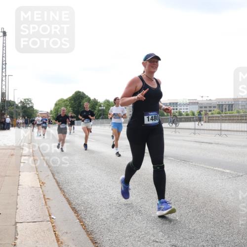 29.06.2025 - hella hamburg halbmarathon Lena Gebhardt http://msf.ph/oto/8359399 29.06.2025 10:14:04 Lombardsbrücke 4962, 11987, 1823, 1480, 1131, 1194, 1480, 1890, 2359, 2721, 2904, 2987, 3939, 4001, 4032, 4795, 4962, 5232, 5631, 5719, 6026, 6089, 6287, 6710, 6717, 7209, 7442, 7462, 7913, 7991, 8001, 8057, 8409, 8673, 8892, 9128, 9631, 9845, 9886, 10442, 10443, 10977, 11441, 11987, 12313, 12797, 12928, 12929, 12938, 13285, 13788, 14488, 15085, 15482, 15721, 15722, 15840, 16491, 17439, 17472, 17985, 18041, 18236, 18239 meine-sportfotos.de