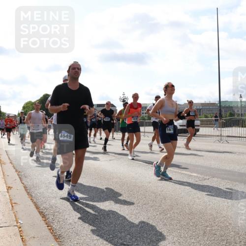29.06.2025 - hella hamburg halbmarathon Lena Gebhardt http://msf.ph/oto/8359400 29.06.2025 10:01:34 Lombardsbrücke 4322, 4649, 6281, 1636, 1675, 5570, 1130, 1184, 1329, 1387, 1420, 1464, 1653, 1722, 1724, 1729, 1881, 1940, 2006, 2091, 2167, 2354, 2363, 2490, 2591, 2806, 2936, 2957, 3039, 3199, 3425, 3663, 4068, 4249, 4319, 4322, 4328, 4370, 4649, 4663, 5547, 5570, 5602, 5603, 5675, 6087, 6281, 0000, 6302, 6591, 6835, 6921, 6924, 7287, 7846, 8030, 8045, 8046, 8191, 8392, 8578, 8691, 8822, 8926, 9230, 9932, 10281, 10301, 10383, 10576, 10882, 10915, 11043, 11465 meine-sportfotos.de