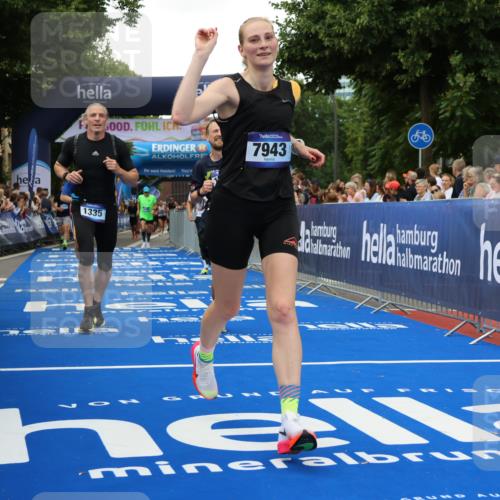 29.06.2025 - hella hamburg halbmarathon Strokosch-Dieckow http://msf.ph/oto/8359525 29.06.2025 10:51:29 Ziel 1335, 2411, 2946, 5008, 5820, 7943, 9214, 9656, 10691, 11422, 13327, 13403, 13792, 15871, 15950, 16357, 17131, 19007 meine-sportfotos.de