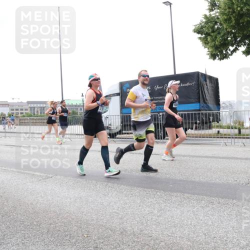 29.06.2025 - hella hamburg halbmarathon Lena Gebhardt http://msf.ph/oto/8359527 29.06.2025 10:48:12 Lombardsbrücke 3679, 15541, 50, 000, 18001, 1157, 1174, 1175, 1246, 1392, 1618, 1639, 1645, 1701, 1926, 2037, 2163, 2195, 2197, 2418, 2475, 2491, 2545, 2627, 2650, 2756, 2909, 2958, 3049, 3224, 3320, 3468, 3504, 3661, 3679, 3933, 4327, 4588, 4856, 5585, 5781, 5886, 5952, 6143, 7240, 7393, 7394, 7427, 7532, 7916, 8077, 8310, 8461, 8521, 8774, 8948, 9356, 9696, 9697, 9775, 9921, 10145, 10658, 10777, 10794, 11548, 11742, 11781, 11909 meine-sportfotos.de