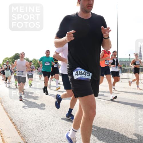 29.06.2025 - hella hamburg halbmarathon Lena Gebhardt http://msf.ph/oto/8359529 29.06.2025 10:01:35 Lombardsbrücke 4322, 13551, 6302, 4649, 1636, 1744, 557, 1130, 1184, 1329, 1387, 1420, 1464, 1653, 1722, 1724, 1729, 1881, 1940, 2006, 2091, 2167, 2354, 2363, 2591, 2806, 2936, 2957, 3039, 3199, 3425, 3663, 4068, 4249, 4319, 4322, 4328, 4370, 4649, 4663, 5547, 5570, 5602, 5603, 5675, 6087, 6281, 0000, 6302, 6438, 6591, 6835, 6921, 6924, 7287, 7846, 8030, 8045, 8046, 8191, 8392, 8578, 8691, 8822, 8926, 9230, 9932, 10281, 10301, 10383, 10576, 10882, 10915, 11043, 11465 meine-sportfotos.de