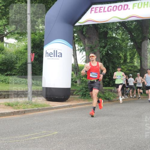 29.06.2025 - hella hamburg halbmarathon KatJ http://msf.ph/oto/8359569 29.06.2025 10:22:21 Zwischen KM18-KM19  meine-sportfotos.de