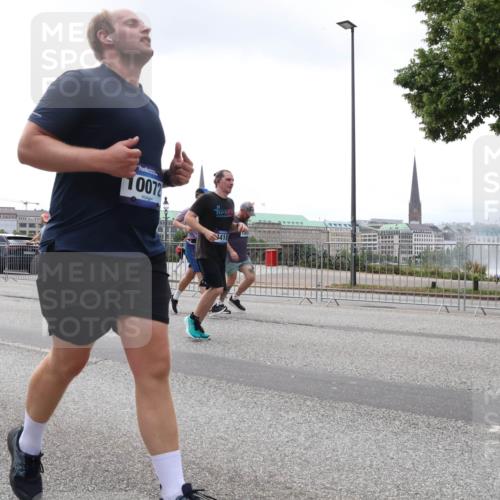 29.06.2025 - hella hamburg halbmarathon Lena Gebhardt http://msf.ph/oto/8359624 29.06.2025 10:39:11 Lombardsbrücke 12410, 10072, 410, 1232, 1390, 1451, 1760, 1856, 1883, 2092, 2524, 2534, 2571, 2574, 2693, 2843, 2893, 2998, 3275, 3307, 3353, 3727, 3745, 3927, 4257, 4320, 4410, 4523, 4603, 4659, 4855, 4882, 4964, 6062, 6112, 6342, 6343, 6611, 6748, 7263, 7341, 7501, 7506, 7524, 7589, 7684, 7815, 8203, 8243, 8367, 8457, 8783, 9393, 9420, 9446, 9708, 9974, 9977, 10001, 10072, 10315, 10512, 10516, 10554, 13060 meine-sportfotos.de