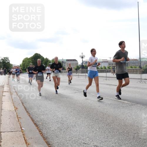 29.06.2025 - hella hamburg halbmarathon Lena Gebhardt http://msf.ph/oto/8359663 29.06.2025 10:14:05 Lombardsbrücke 4962, 11987, 1131, 1194, 1480, 1890, 2359, 2721, 2904, 2987, 3939, 4001, 4032, 4962, 5232, 5631, 5719, 6026, 6089, 6287, 6710, 7209, 7442, 7462, 7840, 7913, 7991, 8001, 8057, 8409, 8673, 8892, 9128, 9631, 9845, 9886, 10442, 10443, 10977, 11441, 11987, 12313, 12797, 12928, 12929, 12938, 13285, 13788, 14488, 15085, 15482, 15721, 15722, 15840, 16491, 17439, 17472, 17985, 18041, 18236, 18239 meine-sportfotos.de