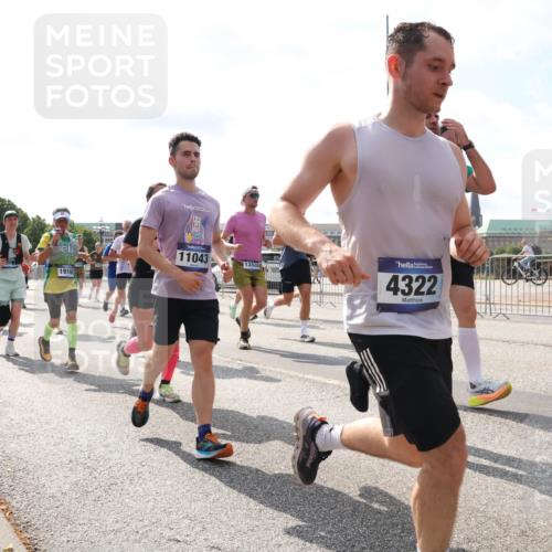 29.06.2025 - hella hamburg halbmarathon Lena Gebhardt http://msf.ph/oto/8359723 29.06.2025 10:01:36 Lombardsbrücke 3199, 1714, 11043, 13528, 1916, 4322, 6201, 1130, 1184, 1329, 1387, 1420, 1464, 1653, 1722, 1724, 1729, 1881, 1940, 2006, 2091, 2167, 2354, 2363, 2591, 2806, 2936, 2957, 3039, 3199, 3425, 3663, 4068, 4249, 4319, 4322, 4328, 4370, 4649, 4663, 5547, 5570, 5602, 5603, 5675, 6087, 6281, 0000, 6302, 6438, 6591, 6835, 6921, 6924, 7287, 7846, 8030, 8045, 8046, 8191, 8392, 8578, 8691, 8822, 8926, 9230, 10281, 10301, 10383, 10576, 10882, 10915, 11043, 11465 meine-sportfotos.de