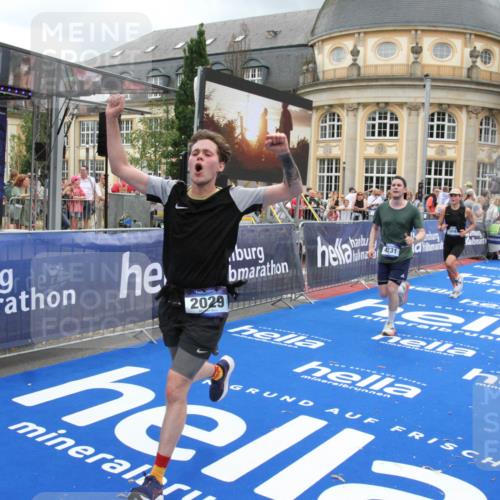 29.06.2025 - hella hamburg halbmarathon Michael Strokosch http://msf.ph/oto/8359799 29.06.2025 10:54:52 Ziel 1506, 2029, 2561, 4231, 6587, 9227, 10044, 12186, 13147, 14660, 17261 meine-sportfotos.de