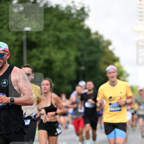 29.06.2025 - hella hamburg halbmarathon Dr. Thomas Lammeyer http://msf.ph/oto/8359830 29.06.2025 09:56:32 Kennedybrücke 1012, 1070, 1415, 1468, 1613, 1735, 1782, 2048, 2189, 2233, 2590, 2970, 3021, 3098, 3109, 3124, 3304, 3907, 3917, 3928, 4080, 4277, 4497, 4691, 4933, 4981, 5476, 5477, 5623, 5682, 6152, 6716, 7005, 7067, 7093, 7191, 7325, 7451, 7599, 7843, 7865, 8145, 8467, 8664, 8694, 8704, 8722, 9081, 9213, 9232, 9374, 9538, 9540, 10000, 10208, 10246, 10313, 10750, 10796, 10969, 11153, 11291, 11346 meine-sportfotos.de
