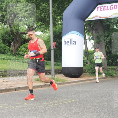 29.06.2025 - hella hamburg halbmarathon KatJ http://msf.ph/oto/8359946 29.06.2025 10:22:22 Zwischen KM18-KM19  meine-sportfotos.de