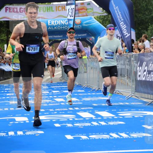 29.06.2025 - hella hamburg halbmarathon Strokosch-Dieckow http://msf.ph/oto/8359955 29.06.2025 10:29:35 Ziel 2021, 2180, 6781, 7186, 8784, 9137, 10790, 16818, 17197, 18422, 18699, 19204 meine-sportfotos.de