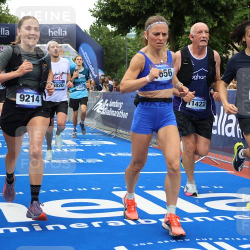 29.06.2025 - hella hamburg halbmarathon Strokosch-Dieckow http://msf.ph/oto/8359978 29.06.2025 10:51:26 Ziel 1335, 2364, 2411, 2946, 5820, 6776, 7943, 8989, 9214, 9656, 10691, 11124, 11422, 13047, 13403, 13792, 14865, 14994, 15871, 15950, 16357, 17131, 18489 meine-sportfotos.de