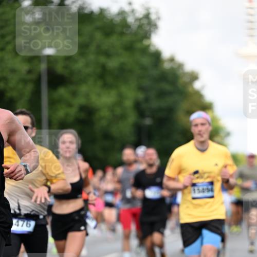 29.06.2025 - hella hamburg halbmarathon Dr. Thomas Lammeyer http://msf.ph/oto/8359983 29.06.2025 09:56:33 Kennedybrücke 1012, 1070, 1415, 1468, 1613, 1735, 1782, 2048, 2189, 2233, 2590, 2970, 3021, 3098, 3109, 3124, 3304, 3907, 3917, 3928, 4277, 4497, 4691, 4933, 4981, 5476, 5477, 5623, 5682, 6152, 6716, 7005, 7067, 7093, 7191, 7325, 7451, 7599, 7765, 7843, 8145, 8467, 8664, 8694, 8704, 8722, 9081, 9213, 9232, 9374, 9534, 9538, 9540, 10000, 10208, 10246, 10313, 10750, 10796, 10969, 11153, 11291, 11346 meine-sportfotos.de