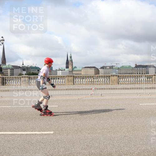 29.06.2025 - hella hamburg halbmarathon Lena Gebhardt http://msf.ph/oto/8360012 29.06.2025 09:09:48 Lombardsbrücke  meine-sportfotos.de
