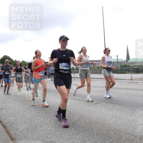 29.06.2025 - hella hamburg halbmarathon Lena Gebhardt http://msf.ph/oto/8360018 29.06.2025 10:48:15 Lombardsbrücke 133, 12480, 18262, 18352, 7563, 1701, 1732, 2418, 781, 15357, 1157, 1174, 1175, 1246, 1392, 1618, 1639, 1645, 1701, 2037, 2163, 2195, 2197, 2418, 2475, 2491, 2545, 2627, 2650, 2756, 2909, 2958, 3049, 3224, 3320, 3468, 3504, 3661, 3679, 3933, 4327, 4588, 4856, 5585, 5781, 5886, 5952, 6143, 7240, 7393, 7394, 7427, 7532, 7916, 8077, 8310, 8461, 8521, 8774, 8948, 9356, 9696, 9697, 9775, 9921, 10059, 10145, 10658, 10777, 10794, 11548, 11742, 11781, 15715 meine-sportfotos.de