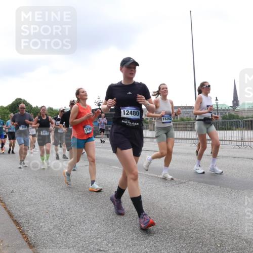 29.06.2025 - hella hamburg halbmarathon Lena Gebhardt http://msf.ph/oto/8360037 29.06.2025 10:48:15 Lombardsbrücke 1701, 1154, 7393, 1732, 2418, 1178, 15357, 12480, 18262, 1157, 1174, 1175, 1246, 1392, 1618, 1639, 1645, 1701, 2037, 2163, 2195, 2197, 2418, 2475, 2491, 2545, 2627, 2650, 2756, 2909, 2958, 3049, 3224, 3320, 3468, 3504, 3661, 3679, 3933, 4327, 4588, 4856, 5585, 5781, 5886, 5952, 6143, 7240, 7393, 7394, 7427, 7532, 7916, 8077, 8310, 8461, 8521, 8774, 8948, 9356, 9696, 9697, 9775, 9921, 10059, 10145, 10658, 10777, 10794, 11548, 11742, 11781, 15715 meine-sportfotos.de