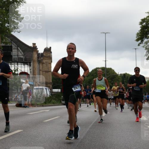 29.06.2025 - hella hamburg halbmarathon Yannick Fuchs http://msf.ph/oto/8360047 29.06.2025 10:53:11 20KM 1285, 2006, 2348, 2584, 2677, 2957, 2978, 3181, 3279, 3425, 3983, 4088, 4592, 5347, 5633, 5885, 6087, 6202, 6208, 6220, 6438, 6636, 6997, 7031, 7223, 7287, 7476, 8290, 9655, 10036, 10759, 10896, 10943, 11935, 11938, 12206, 12261, 12564, 12633, 12862, 13407, 13583, 13761, 14375, 14567, 14631, 14732, 14902, 14965, 15232, 15240, 15263, 15284, 15824, 16160, 16341, 16563, 16910, 16980, 17017, 17346, 17503, 17630, 18153, 18266, 18327, 18467, 18716, 19015, 19160 meine-sportfotos.de