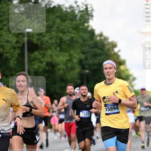 29.06.2025 - hella hamburg halbmarathon Dr. Thomas Lammeyer http://msf.ph/oto/8360060 29.06.2025 09:56:33 Kennedybrücke 1012, 1070, 1415, 1468, 1613, 1735, 1782, 2048, 2189, 2233, 2590, 2970, 3021, 3098, 3109, 3124, 3304, 3907, 3917, 3928, 4277, 4497, 4691, 4933, 4981, 5476, 5477, 5623, 5682, 6152, 6716, 7005, 7067, 7093, 7191, 7325, 7451, 7599, 7765, 7843, 8145, 8467, 8664, 8694, 8704, 8722, 9081, 9213, 9232, 9374, 9534, 9538, 9540, 10000, 10208, 10246, 10313, 10750, 10796, 10969, 11153, 11291, 11346 meine-sportfotos.de