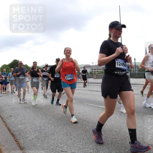 29.06.2025 - hella hamburg halbmarathon Lena Gebhardt http://msf.ph/oto/8360165 29.06.2025 10:48:15 Lombardsbrücke 17325, 117, 1701, 16722, 7393, 2418, 11781, 15357, 12480, 62, 18352, 1157, 1174, 1175, 1246, 1392, 1618, 1639, 1645, 1701, 2037, 2163, 2195, 2197, 2418, 2475, 2491, 2545, 2627, 2650, 2756, 2909, 2958, 3049, 3224, 3320, 3468, 3504, 3661, 3679, 3933, 4327, 4588, 4856, 5585, 5781, 5886, 5952, 6143, 7240, 7393, 7394, 7427, 7532, 7916, 8077, 8310, 8461, 8521, 8774, 8948, 9356, 9696, 9697, 9775, 9921, 10059, 10145, 10658, 10777, 10794, 11548, 11742, 11781, 15715 meine-sportfotos.de