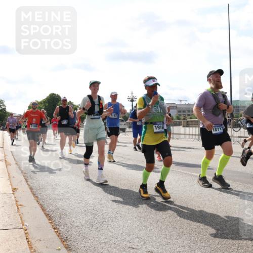 29.06.2025 - hella hamburg halbmarathon Lena Gebhardt http://msf.ph/oto/8360201 29.06.2025 10:01:37 Lombardsbrücke 17140, 3199, 1606, 2167, 1873, 19160, 18717, 1, 1130, 1184, 1329, 1387, 1420, 1464, 1653, 1722, 1724, 1729, 1881, 1940, 2006, 2091, 2167, 2354, 2363, 2591, 2806, 2936, 2957, 3039, 3199, 3425, 3663, 4068, 4249, 4319, 4322, 4328, 4370, 4649, 4663, 5547, 5570, 5602, 5603, 5675, 6087, 6281, 0000, 6302, 6438, 6591, 6921, 6924, 7287, 7846, 8030, 8045, 8046, 8191, 8392, 8578, 8691, 8822, 8926, 9230, 10281, 10301, 10383, 10576, 10882, 10915, 11043, 11465 meine-sportfotos.de