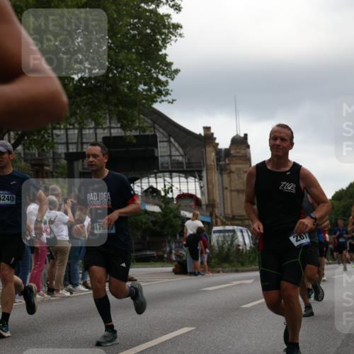 29.06.2025 - hella hamburg halbmarathon Yannick Fuchs http://msf.ph/oto/8360211 29.06.2025 10:53:11 20KM 1285, 2006, 2348, 2584, 2677, 2957, 2978, 3181, 3279, 3425, 3983, 4088, 4592, 5347, 5633, 5885, 6087, 6202, 6208, 6220, 6438, 6636, 6997, 7031, 7223, 7287, 7476, 8290, 9655, 10036, 10759, 10896, 10943, 11935, 11938, 12206, 12261, 12564, 12633, 12862, 13407, 13583, 13761, 14375, 14567, 14631, 14732, 14902, 14965, 15232, 15240, 15263, 15284, 15824, 16160, 16341, 16563, 16910, 16980, 17017, 17346, 17503, 17630, 18153, 18266, 18327, 18467, 18716, 19015, 19160 meine-sportfotos.de