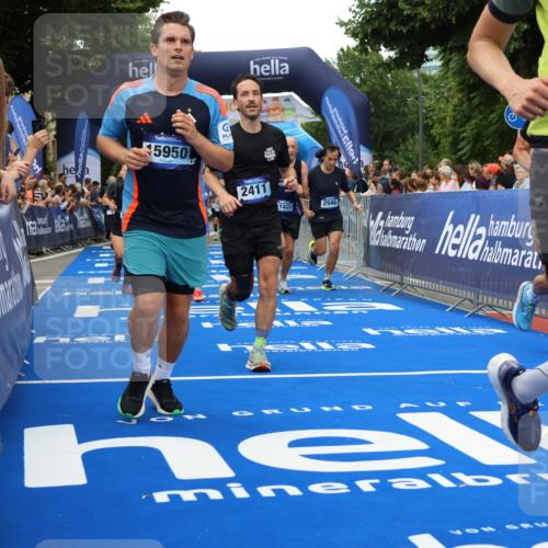 29.06.2025 - hella hamburg halbmarathon Strokosch-Dieckow http://msf.ph/oto/8360221 29.06.2025 10:51:23 Ziel 1335, 1817, 2364, 2411, 2636, 2718, 2946, 4814, 5820, 6657, 6776, 7943, 8316, 8989, 9214, 9656, 10480, 10667, 11124, 11422, 12016, 13047, 13403, 13792, 14865, 14994, 15871, 15950, 16357, 17131, 18019, 18489 meine-sportfotos.de