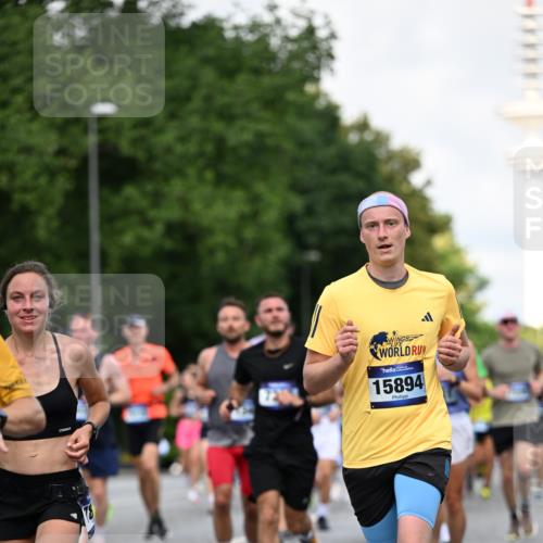 29.06.2025 - hella hamburg halbmarathon Dr. Thomas Lammeyer http://msf.ph/oto/8360225 29.06.2025 09:56:33 Kennedybrücke 1012, 1070, 1415, 1468, 1613, 1735, 1782, 2048, 2189, 2233, 2590, 2970, 3021, 3098, 3109, 3124, 3304, 3907, 3917, 3928, 4277, 4497, 4691, 4933, 4981, 5476, 5477, 5623, 5682, 6152, 6716, 7005, 7067, 7093, 7191, 7325, 7451, 7599, 7765, 7843, 8145, 8467, 8664, 8694, 8704, 8722, 9081, 9213, 9232, 9374, 9534, 9538, 9540, 10000, 10208, 10246, 10313, 10750, 10796, 10969, 11153, 11291, 11346 meine-sportfotos.de