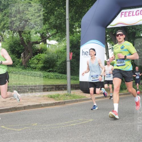 29.06.2025 - hella hamburg halbmarathon KatJ http://msf.ph/oto/8360235 29.06.2025 10:22:24 Zwischen KM18-KM19 2879 meine-sportfotos.de