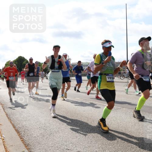 29.06.2025 - hella hamburg halbmarathon Lena Gebhardt http://msf.ph/oto/8360292 29.06.2025 10:01:38 Lombardsbrücke 3199, 16063, 1714, 1916, 1871, 135, 1130, 1184, 1329, 1387, 1420, 1464, 1653, 1722, 1724, 1729, 1881, 1940, 2006, 2091, 2167, 2354, 2363, 2591, 2806, 2936, 2957, 3039, 3199, 3425, 3663, 4068, 4249, 4319, 4322, 4328, 4370, 4649, 4663, 5547, 5570, 5602, 5603, 5675, 5742, 6087, 6281, 0000, 6302, 6438, 6591, 6595, 6921, 6924, 7287, 7846, 8030, 8045, 8046, 8191, 8392, 8578, 8691, 8822, 8926, 9230, 10281, 10301, 10383, 10576, 10882, 10915, 11043, 11465 meine-sportfotos.de