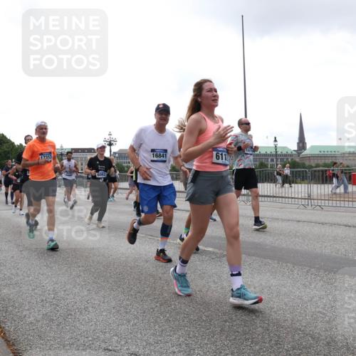 29.06.2025 - hella hamburg halbmarathon Lena Gebhardt http://msf.ph/oto/8360328 29.06.2025 10:39:13 Lombardsbrücke 16335, 17313, 16841, 611, 12410, 1232, 1390, 1451, 1760, 1856, 1883, 2092, 2524, 2534, 2571, 2574, 2843, 2893, 2998, 3275, 3307, 3353, 3727, 3745, 3927, 4257, 4320, 4410, 4523, 4603, 4659, 4855, 4882, 4964, 6062, 6112, 6321, 6342, 6343, 6611, 6748, 7263, 7341, 7501, 7506, 7524, 7589, 7684, 7815, 8203, 8243, 8367, 8457, 8783, 9393, 9420, 9446, 9698, 9708, 9974, 9977, 10001, 10072, 10315, 10512, 10516, 10554, 13060 meine-sportfotos.de