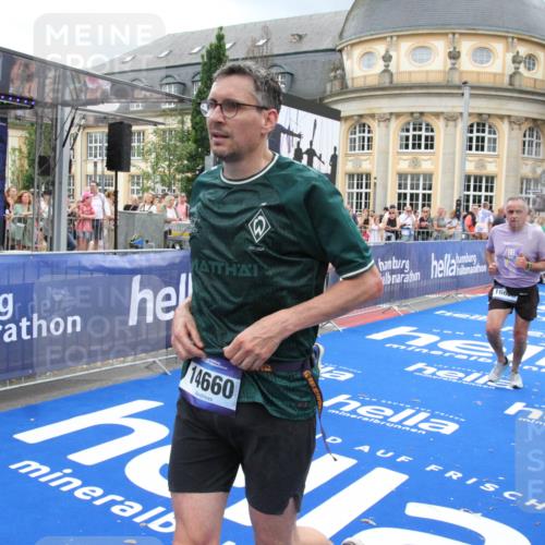29.06.2025 - hella hamburg halbmarathon Michael Strokosch http://msf.ph/oto/8360335 29.06.2025 10:54:58 Ziel 1327, 1506, 3652, 5020, 6433, 6994, 8514, 8698, 10266, 13988, 14638, 14660, 14845, 15156, 16047, 16623, 16868, 17261, 18181, 18325 meine-sportfotos.de