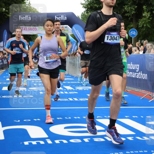 29.06.2025 - hella hamburg halbmarathon Strokosch-Dieckow http://msf.ph/oto/8360359 29.06.2025 10:51:22 Ziel 1461, 1817, 2364, 2411, 2636, 2718, 2946, 4814, 5820, 6657, 6776, 7943, 8316, 8930, 8989, 9214, 9476, 9656, 10480, 10667, 11124, 11422, 12016, 13047, 13403, 13792, 14865, 14994, 15871, 15950, 16357, 17131, 18019, 18489 meine-sportfotos.de
