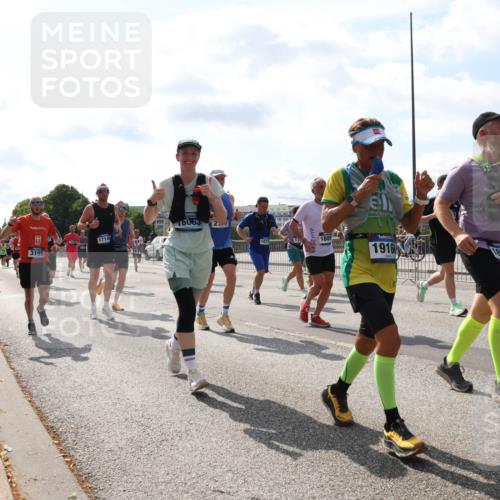 29.06.2025 - hella hamburg halbmarathon Lena Gebhardt http://msf.ph/oto/8360413 29.06.2025 10:01:38 Lombardsbrücke 16063, 2, 1714, 3199, 1889, 1916, 18717, 1130, 1184, 1329, 1387, 1420, 1464, 1653, 1722, 1724, 1729, 1881, 1940, 2006, 2091, 2167, 2354, 2363, 2591, 2806, 2936, 2957, 3039, 3199, 3425, 3663, 4068, 4249, 4319, 4322, 4328, 4370, 4649, 4663, 5547, 5570, 5602, 5603, 5675, 5742, 6087, 6281, 0000, 6302, 6438, 6591, 6595, 6921, 6924, 7287, 7846, 8030, 8045, 8046, 8191, 8392, 8578, 8691, 8822, 8926, 9230, 10281, 10301, 10383, 10576, 10882, 10915, 11043, 11465 meine-sportfotos.de