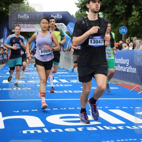 29.06.2025 - hella hamburg halbmarathon Strokosch-Dieckow http://msf.ph/oto/8360414 29.06.2025 10:51:22 Ziel 1461, 1817, 2364, 2411, 2636, 2718, 2946, 4814, 5820, 6657, 6776, 7943, 8316, 8930, 8989, 9214, 9476, 9656, 10480, 10667, 11124, 11422, 12016, 13047, 13403, 13792, 14865, 14994, 15871, 15950, 16357, 17131, 18019, 18489 meine-sportfotos.de