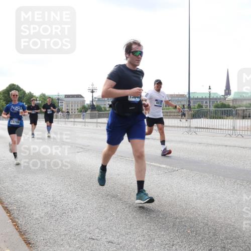 29.06.2025 - hella hamburg halbmarathon Lena Gebhardt http://msf.ph/oto/8360433 29.06.2025 10:14:08 Lombardsbrücke 13788, 10040, 4032, 1131, 1194, 1480, 1890, 2359, 2721, 2904, 2987, 3939, 4001, 4032, 4962, 5631, 5719, 6028, 6083, 6089, 6287, 6710, 7209, 7442, 7462, 7840, 7913, 7991, 8001, 8057, 8409, 8673, 8892, 9631, 9845, 9886, 10442, 10443, 10977, 11441, 11987, 12313, 12797, 12938, 13237, 13285, 13788, 14488, 15085, 15482, 15721, 15722, 15840, 16126, 17439, 17472, 17985, 18041, 18236, 18239 meine-sportfotos.de